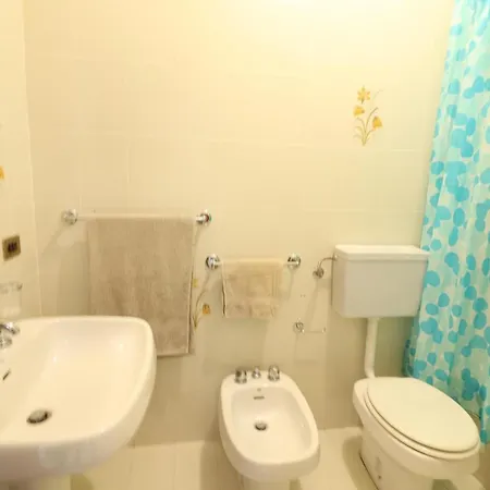 Casa Vacanze Rita 2 A 5 Posti Apartment