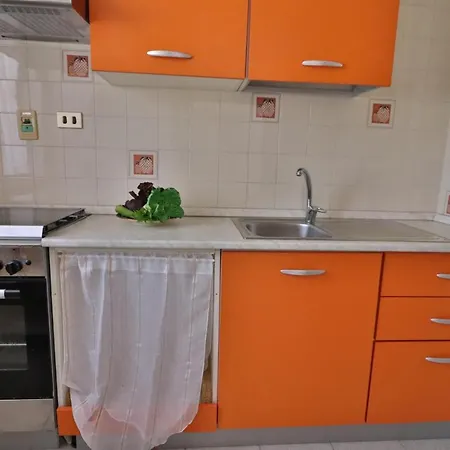 Casa Vacanze Rita 2 A 5 Posti Apartment *