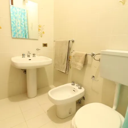 Casa Vacanze Rita 2 A 5 Posti Appartamento *